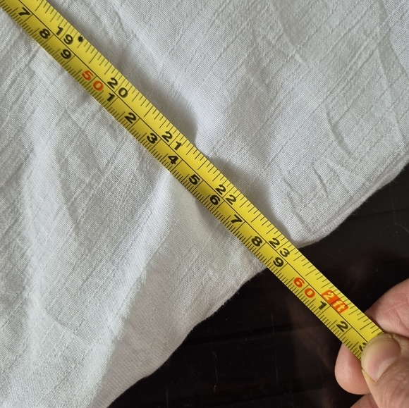 White Relaxed  Sleevless Blouse - Picture 5 of 6